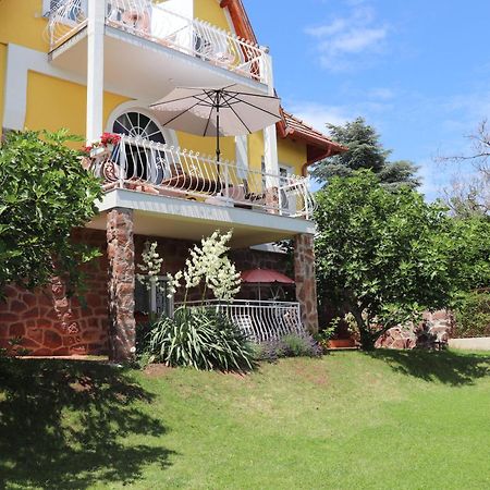 Gyoengyoem Apartman Balatonalmadi Bagian luar foto