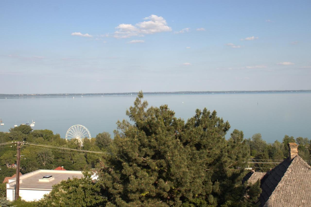 Gyoengyoem Apartman Balatonalmadi Bagian luar foto