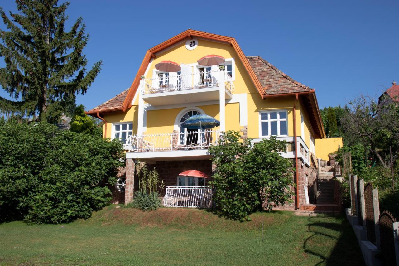Gyoengyoem Apartman Balatonalmadi Bagian luar foto