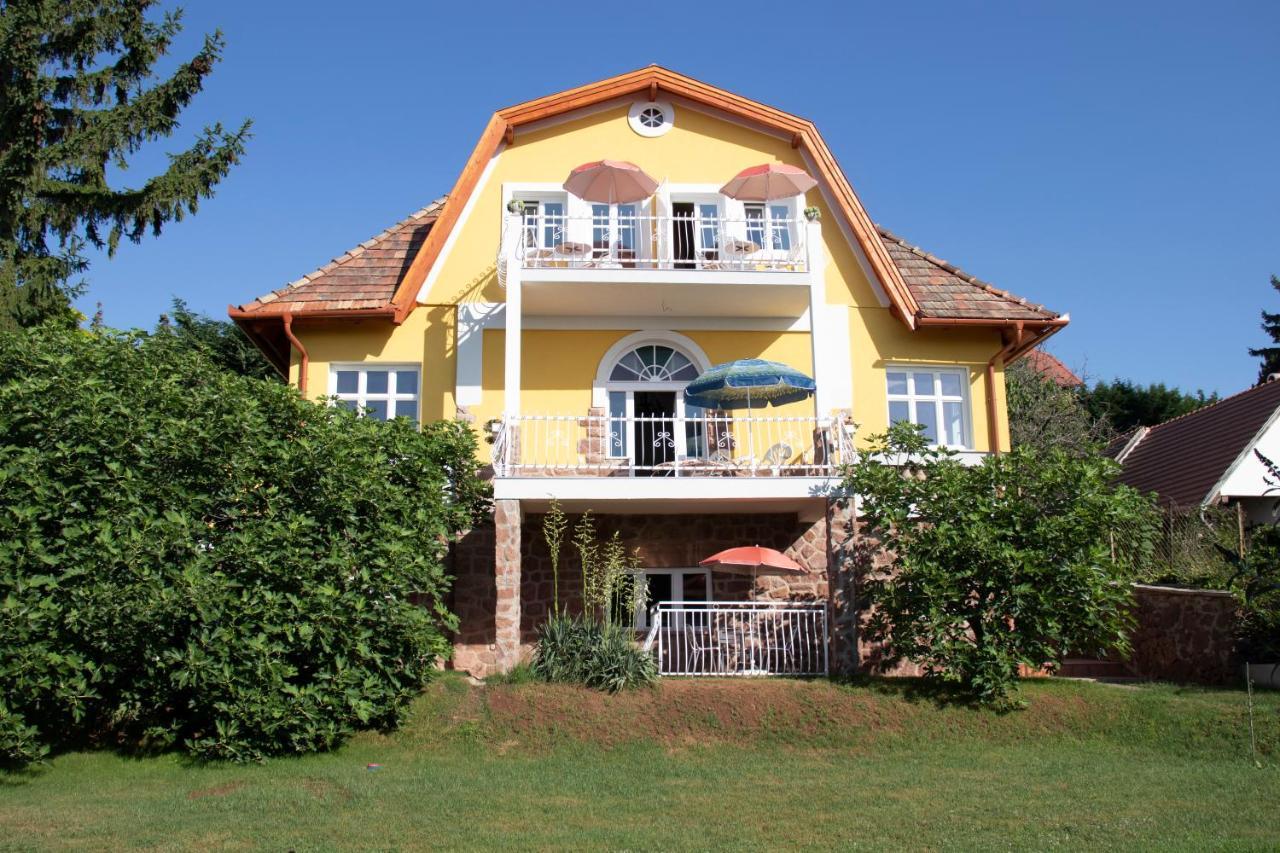 Gyoengyoem Apartman Balatonalmadi Bagian luar foto