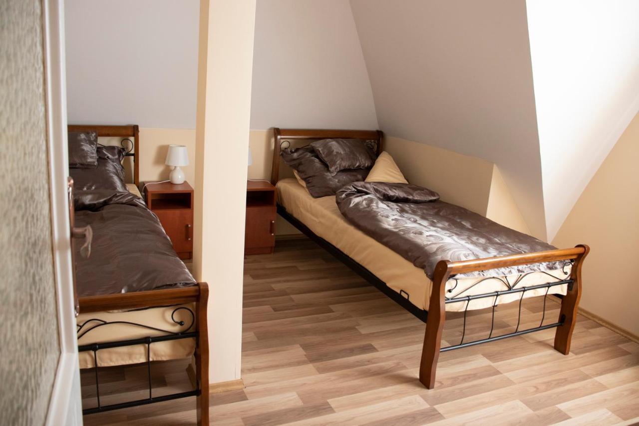 Gyoengyoem Apartman Balatonalmadi Bagian luar foto