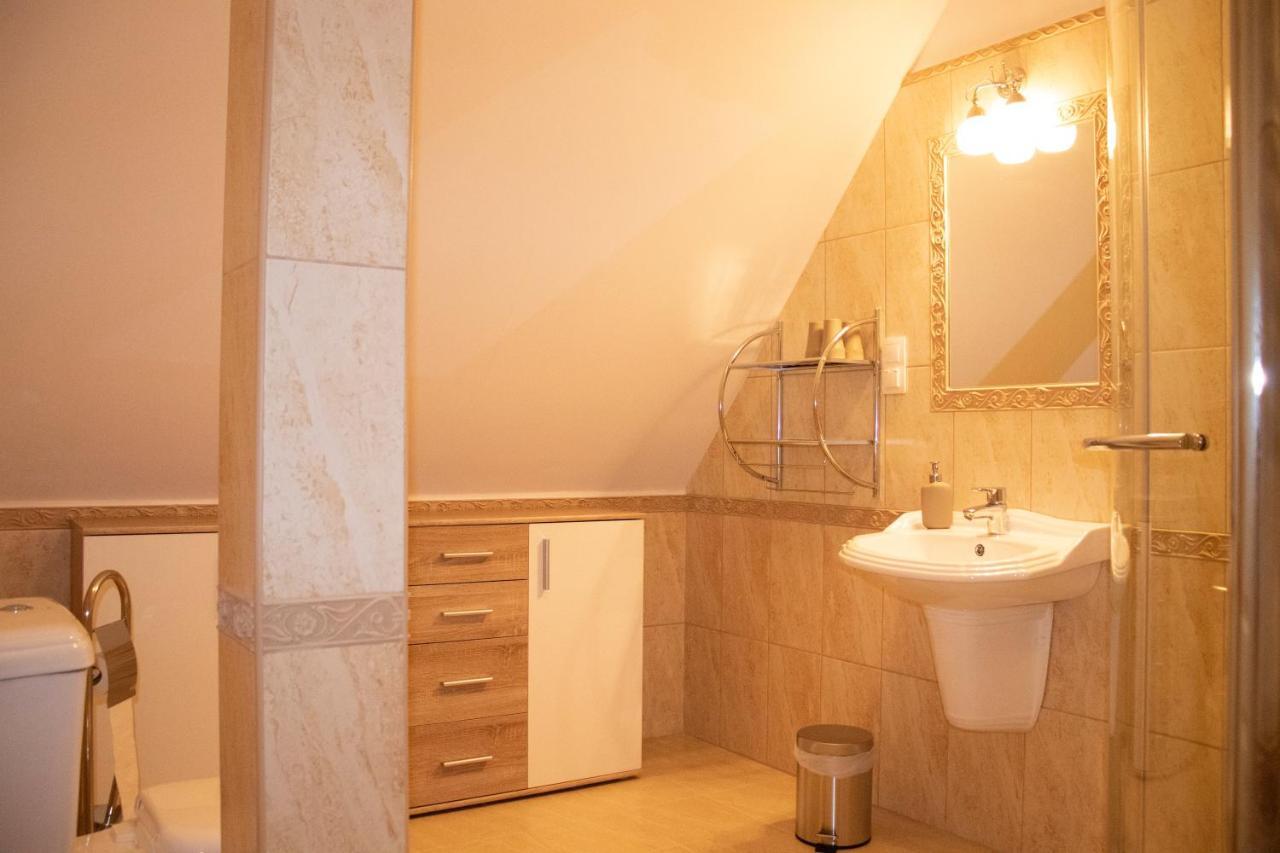 Gyoengyoem Apartman Balatonalmadi Bagian luar foto