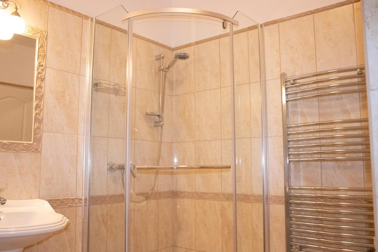 Gyoengyoem Apartman Balatonalmadi Bagian luar foto