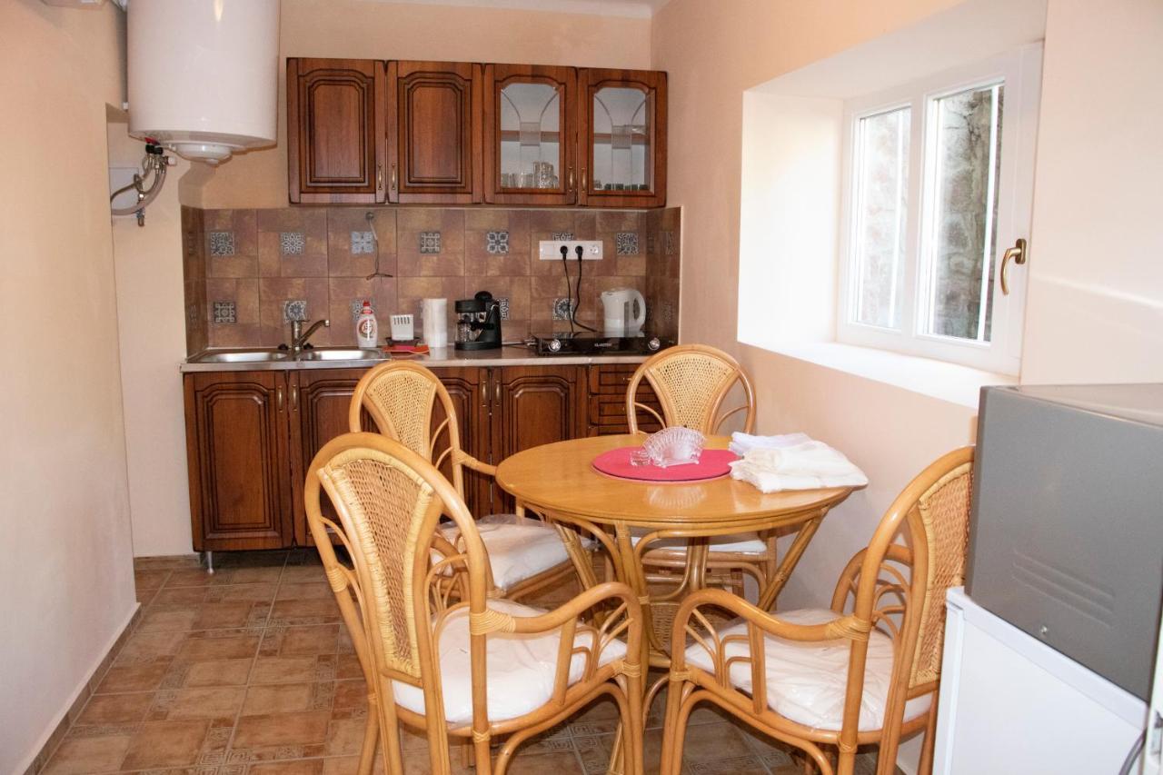 Gyoengyoem Apartman Balatonalmadi Bagian luar foto