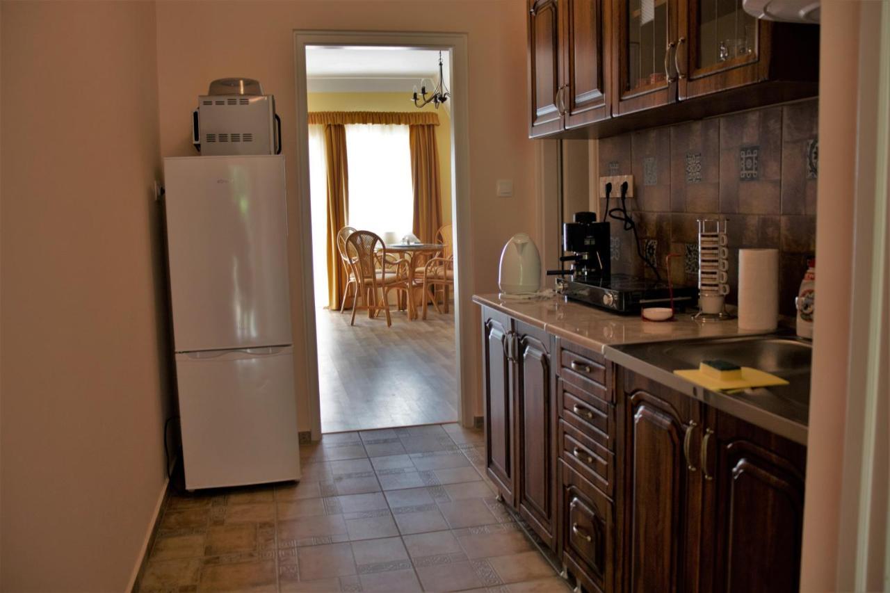Gyoengyoem Apartman Balatonalmadi Bagian luar foto